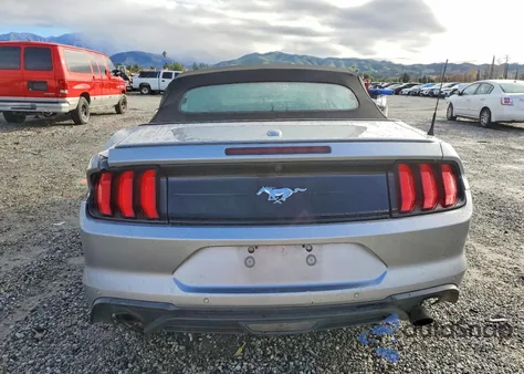 2023 Ford Mustang z USA, uszkodzony, nr VIN 1FATP8UH2P5109327